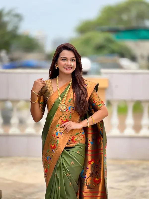 Women_Litchi_Silk_Paithani_Jacquard_Saree_With_Blouse_Piece