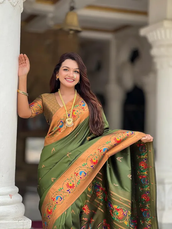 Women_Litchi_Silk_Paithani_Jacquard_Saree_With_Blouse_Piece