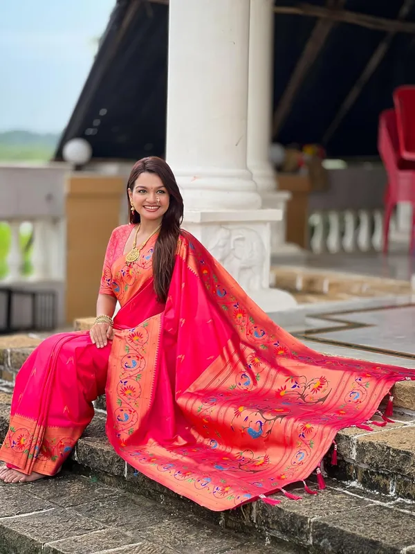 Women_Litchi_Silk_Paithani_Jacquard_Saree_With_Blouse_Piece