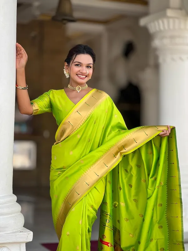 Women_Litchi_Silk_Paithani_Jacquard_Saree_With_Blouse_Piece