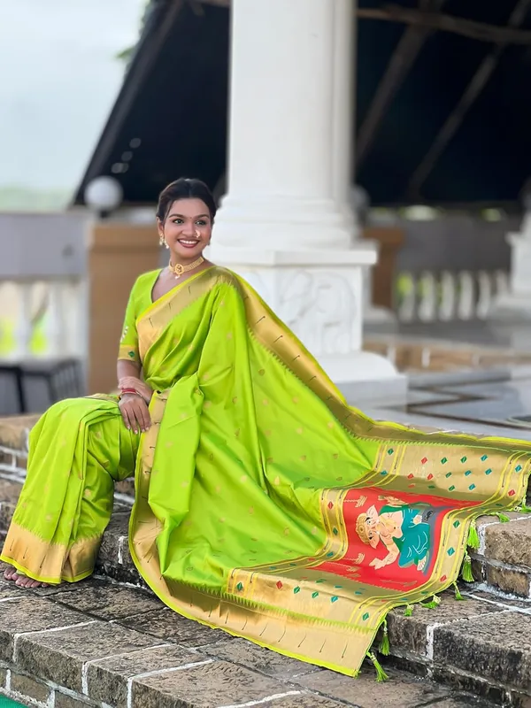 Women_Litchi_Silk_Paithani_Jacquard_Saree_With_Blouse_Piece