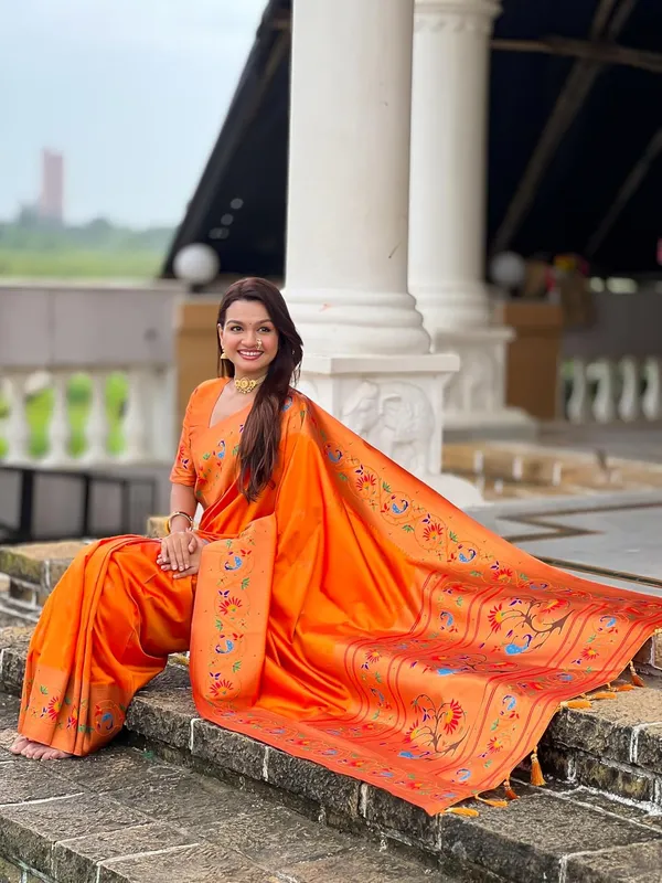 WoMensilk_Paithani_Jacquard_Saree_With_Blouse_Piece