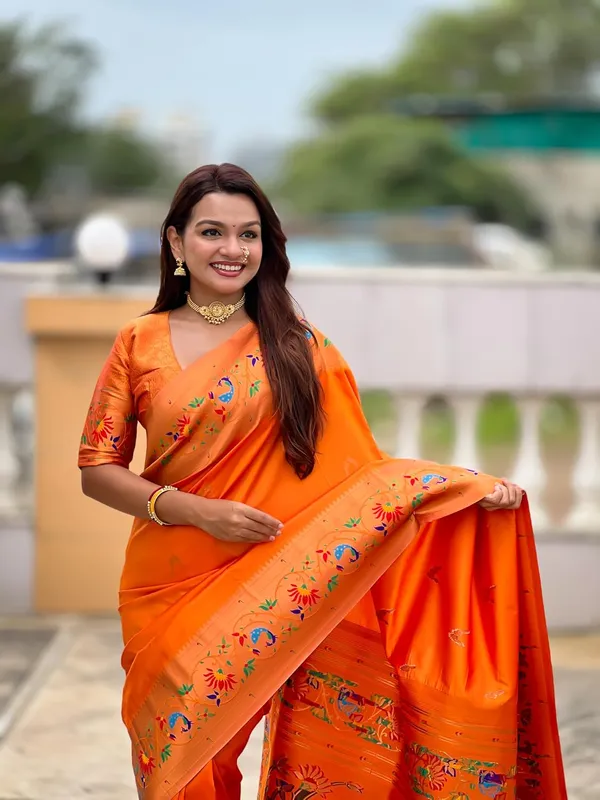 WoMensilk_Paithani_Jacquard_Saree_With_Blouse_Piece