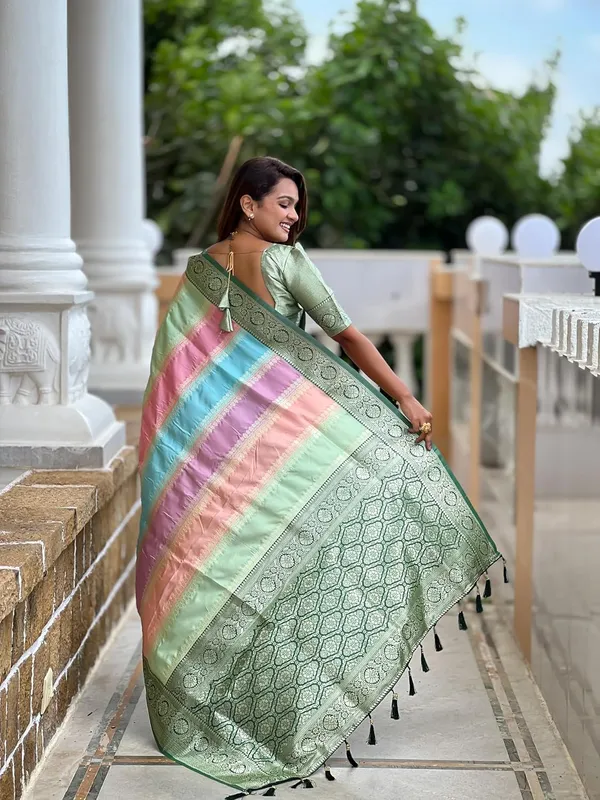 Women_Litchi_Silk_Jacquard_Saree_With_Blouse_Piece