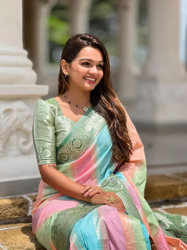Women_Litchi_Silk_Jacquard_Saree_With_Blouse_Piece