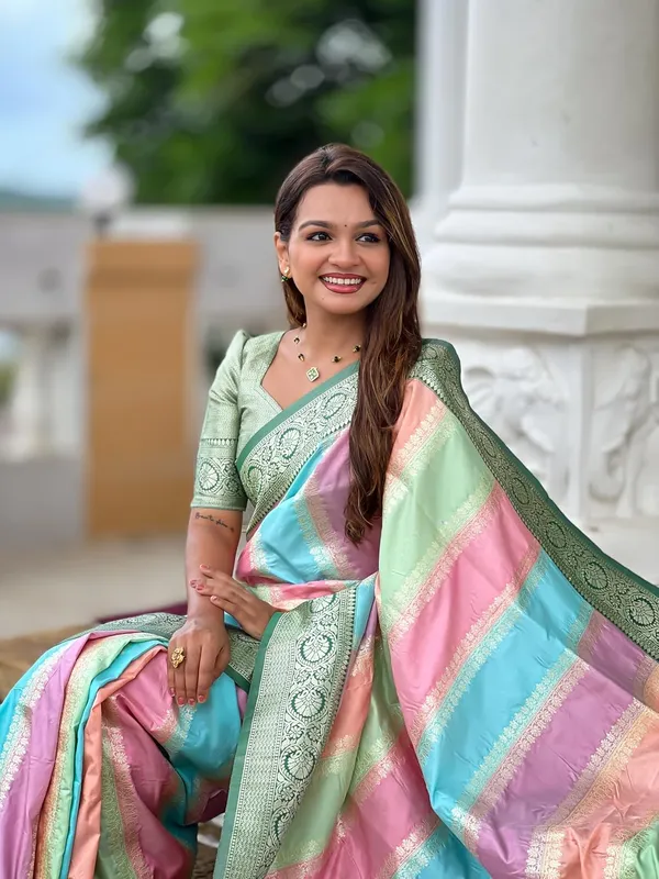 Women_Litchi_Silk_Jacquard_Saree_With_Blouse_Piece