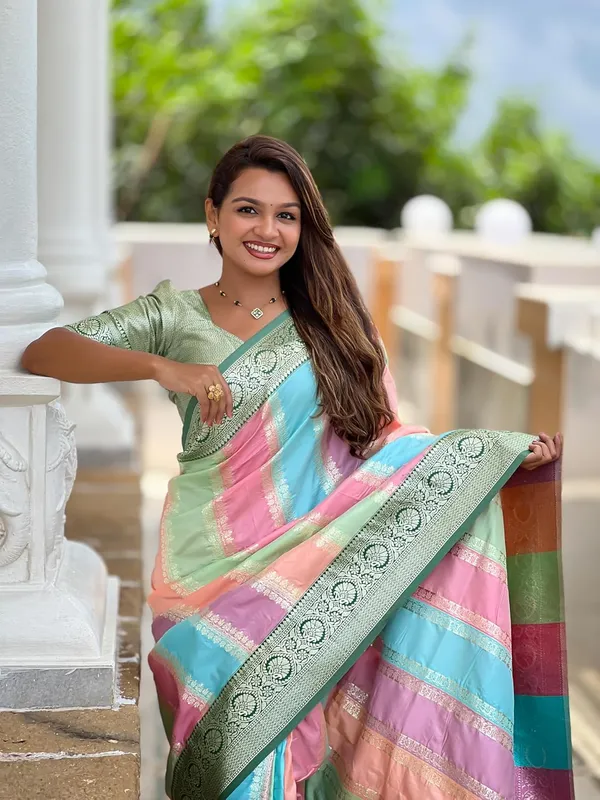 Women_Litchi_Silk_Jacquard_Saree_With_Blouse_Piece