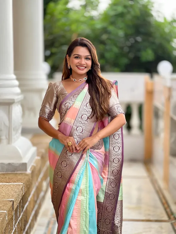 Women_Litchi_Silk_Jacquard_Saree_With_Blouse_Piece