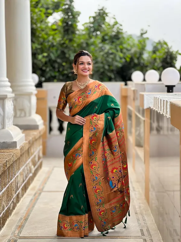Women_Litchi_Silk_Paithani_Jacquard_Saree_With_Unstitched_Blouse_Piece