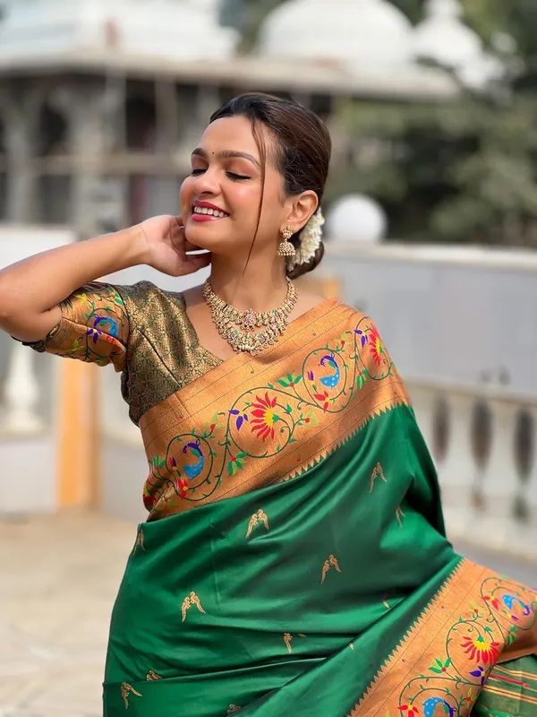 Women_Litchi_Silk_Paithani_Jacquard_Saree_With_Unstitched_Blouse_Piece