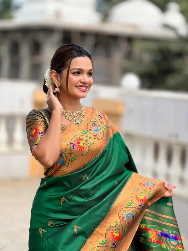 Women_Litchi_Silk_Paithani_Jacquard_Saree_With_Unstitched_Blouse_Piece