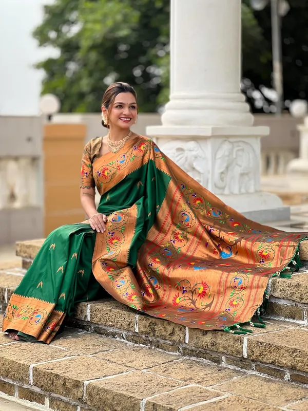 Women_Litchi_Silk_Paithani_Jacquard_Saree_With_Unstitched_Blouse_Piece
