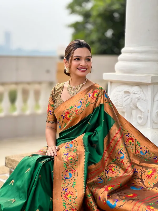 Women_Litchi_Silk_Paithani_Jacquard_Saree_With_Unstitched_Blouse_Piece