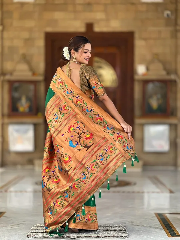 Women_Litchi_Silk_Paithani_Jacquard_Saree_With_Unstitched_Blouse_Piece