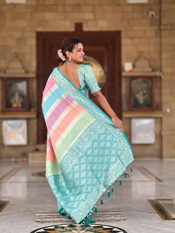 Women_Jacquard_Saree_With_Blouse_Piece