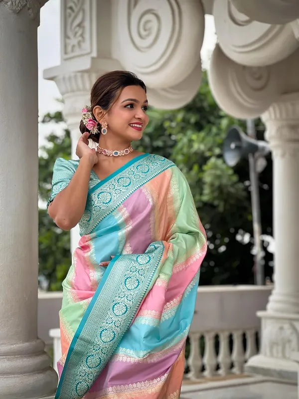 Women_Jacquard_Saree_With_Blouse_Piece