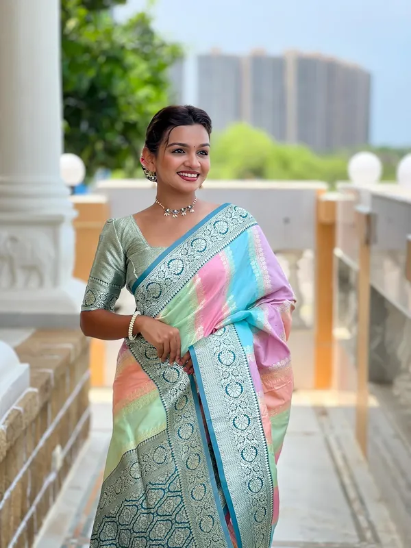 Women_Jacquard_Saree_With_Blouse_Piece