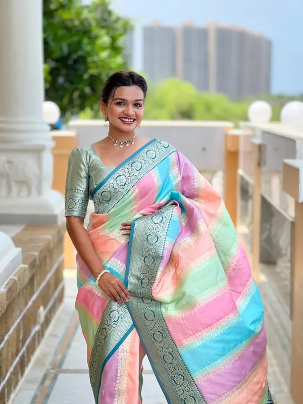 Women_Jacquard_Saree_With_Blouse_Piece