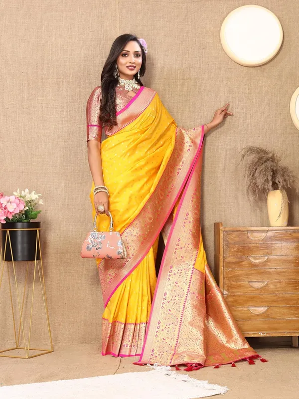 Women_Lichi_Silk_Kanjivaram_Saree_With_Unstitched_Blouse_Piece