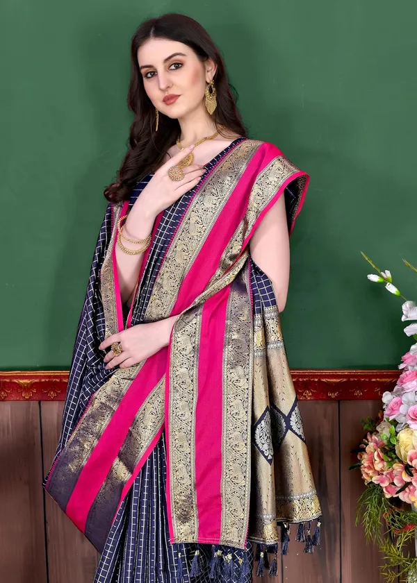 Paithani_Silk_Blend_Woven_Saree_With_Unstitched_Blouse_Piece