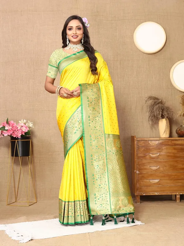 Women_Paithani_Lichi_Silk_Kanjivaram_Saree_With_Unstitched_Blouse_Piece