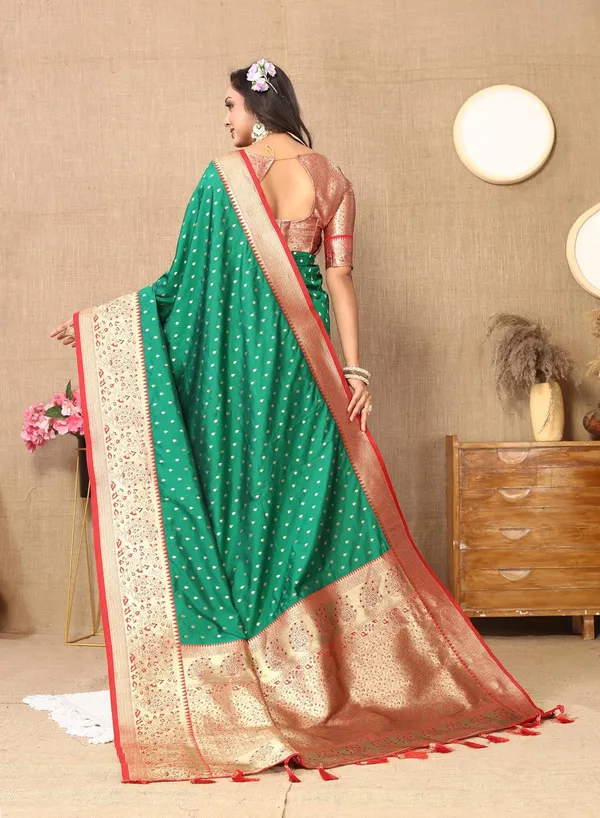 Women_Lichi_Silk_Kanjivaram_Saree_With_Blouse_Piece