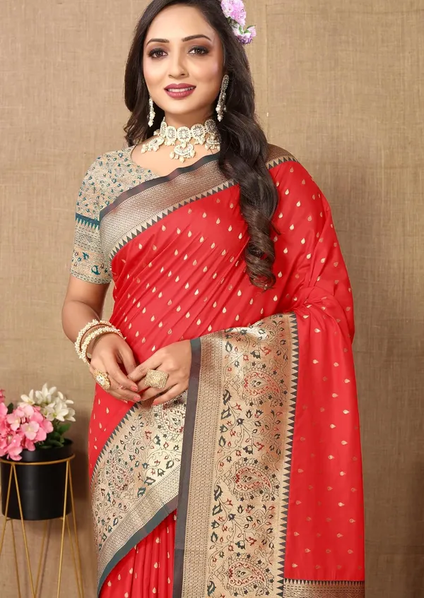 Women_Paithani_Lichi_Silk_Kanjivaram_Saree_With_Unstitched_Blouse_Piece