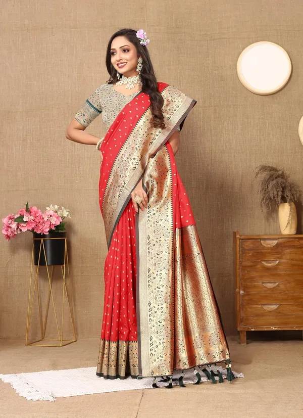 Women_Paithani_Lichi_Silk_Kanjivaram_Saree_With_Unstitched_Blouse_Piece
