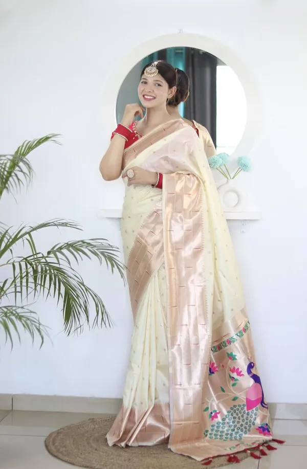 Women_Lichi_Silk_Kanjivaram_Saree_With_Blouse_Piece