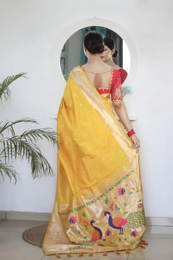 Women_Lichi_Silk_Kanjivaram_Saree_With_Unstitched_Blouse_Piece