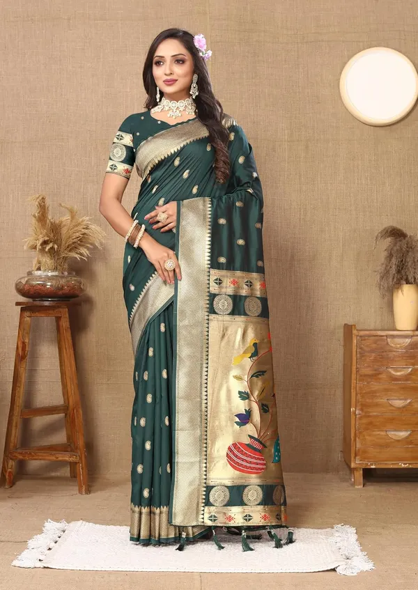 Women_Lichi_Silk_Kanjivaram_Saree_With_Unstitched_Blouse_Piece