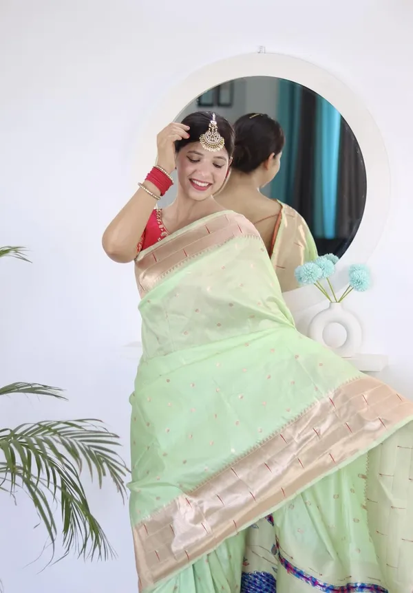 Women_Lichi_Silk_Kanjivaram_Saree_With_Unstitched_Blouse_Piece