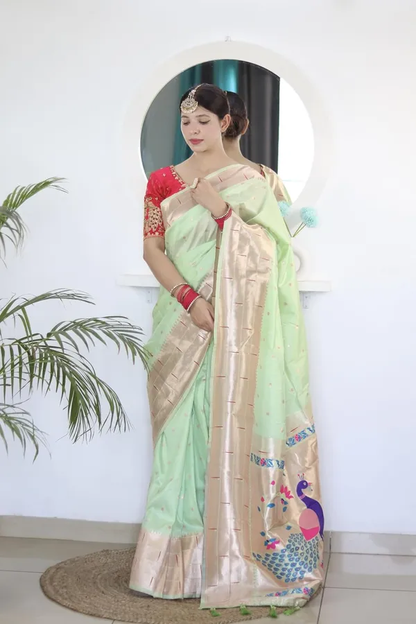 Women_Lichi_Silk_Kanjivaram_Saree_With_Unstitched_Blouse_Piece