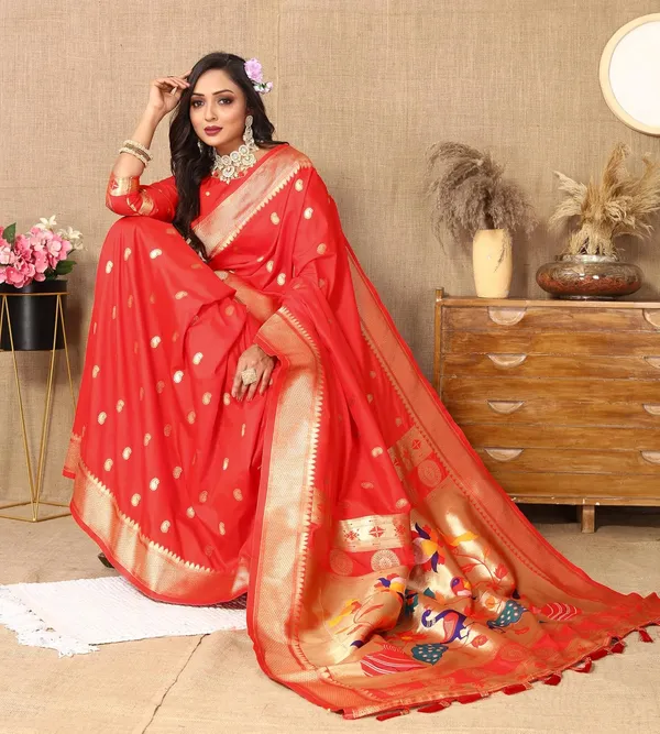 Women_Lichi_Silk_Kanjivaram_Saree_With_Unstitched_Blouse_Piece