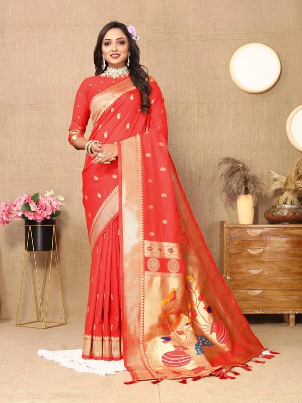 Women_Lichi_Silk_Kanjivaram_Saree_With_Unstitched_Blouse_Piece