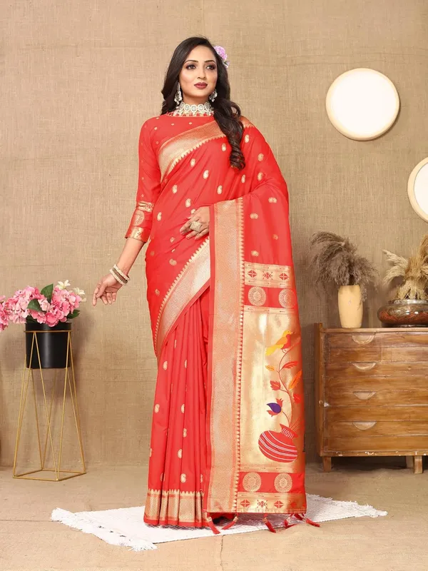 Women_Lichi_Silk_Kanjivaram_Saree_With_Unstitched_Blouse_Piece