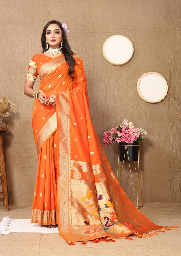 Women_Lichi_Silk_Kanjivaram_Saree_With_Blouse_Piece