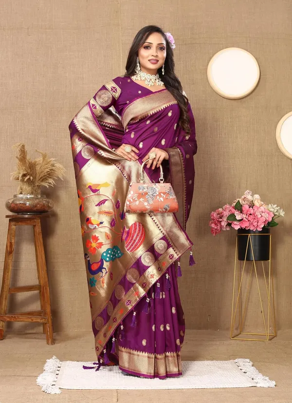 Women_Paithani_Lichi_Silk_Kanjivaram_Saree_With_Unstitched_Blouse_Piece