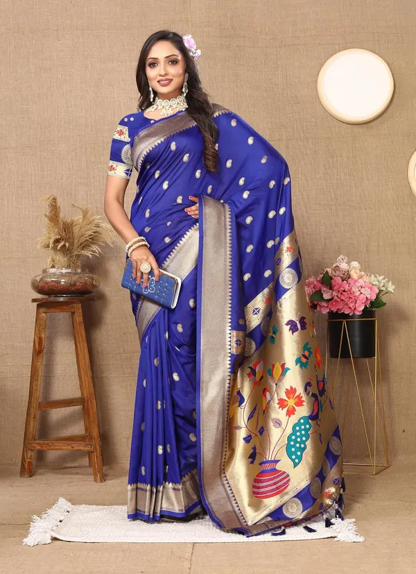 Women_Lichi_Silk_Kanjivaram_Saree_With_Blouse_Piece