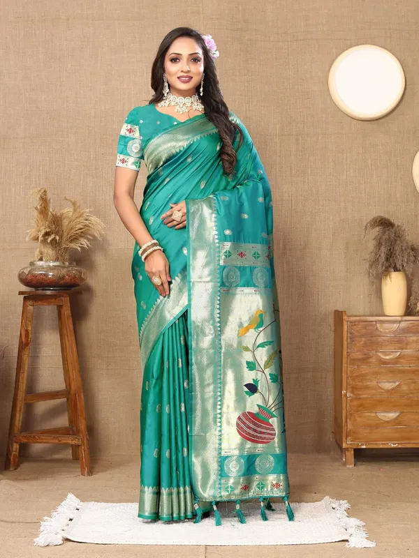 Women_Paithani_Lichi_Silk_Kanjivaram_Saree_With_Blouse_Piece