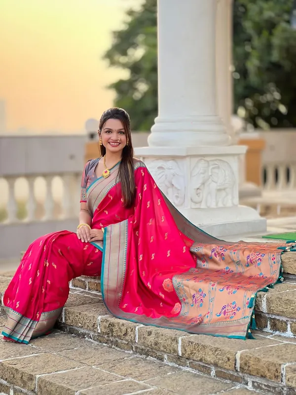 Women_Paithani_Lichi_Silk_Kanjivaram_Saree_With_Unstitched_Blouse_Piece