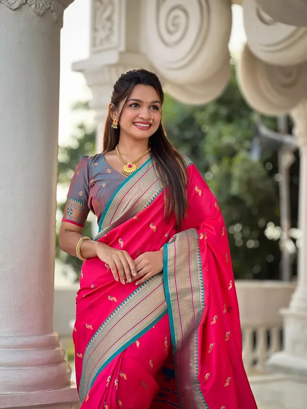 Women_Paithani_Lichi_Silk_Kanjivaram_Saree_With_Unstitched_Blouse_Piece