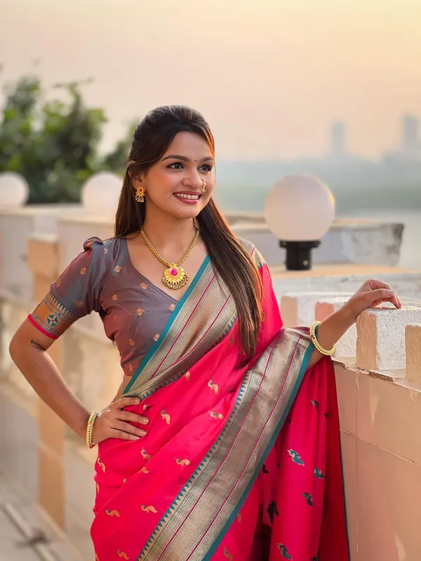 Women_Paithani_Lichi_Silk_Kanjivaram_Saree_With_Unstitched_Blouse_Piece