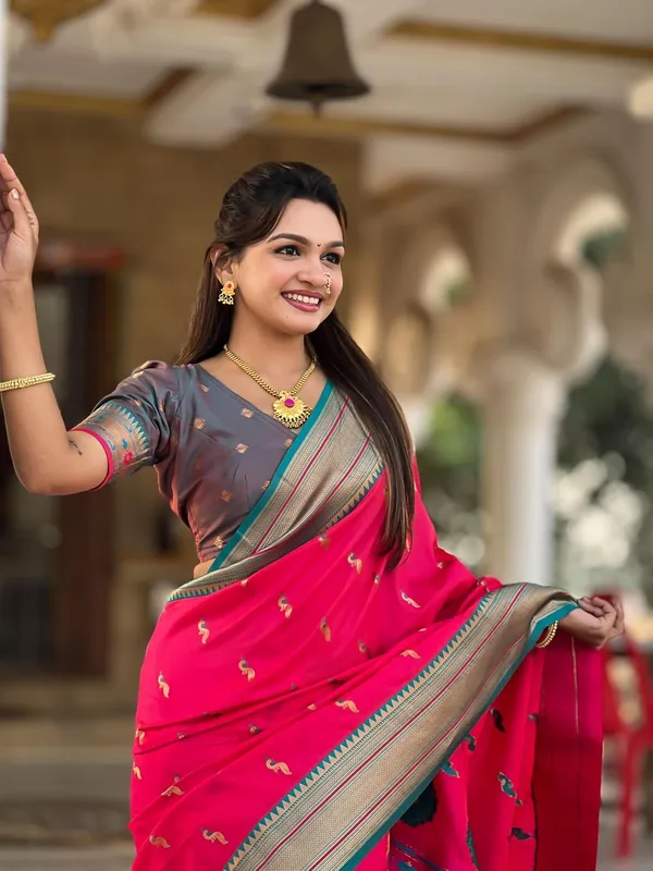 Women_Paithani_Lichi_Silk_Kanjivaram_Saree_With_Unstitched_Blouse_Piece