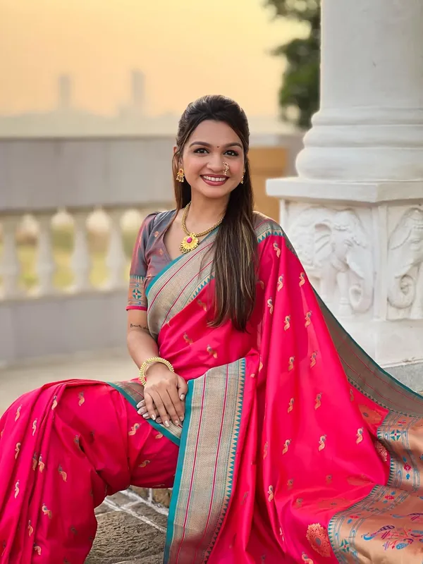 Women_Paithani_Lichi_Silk_Kanjivaram_Saree_With_Unstitched_Blouse_Piece