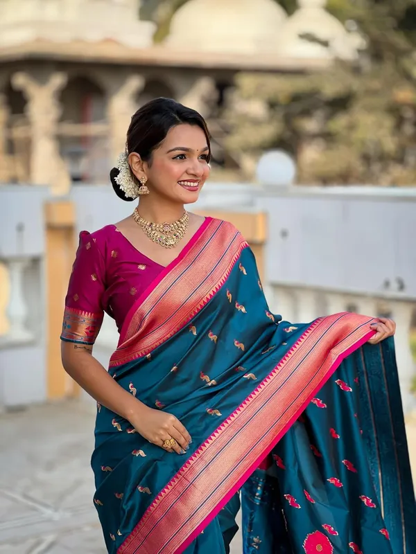 Women_Lichi_Silk_Kanjivaram_Saree_With_Blouse_Piece