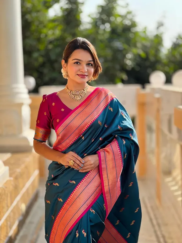 Women_Lichi_Silk_Kanjivaram_Saree_With_Blouse_Piece
