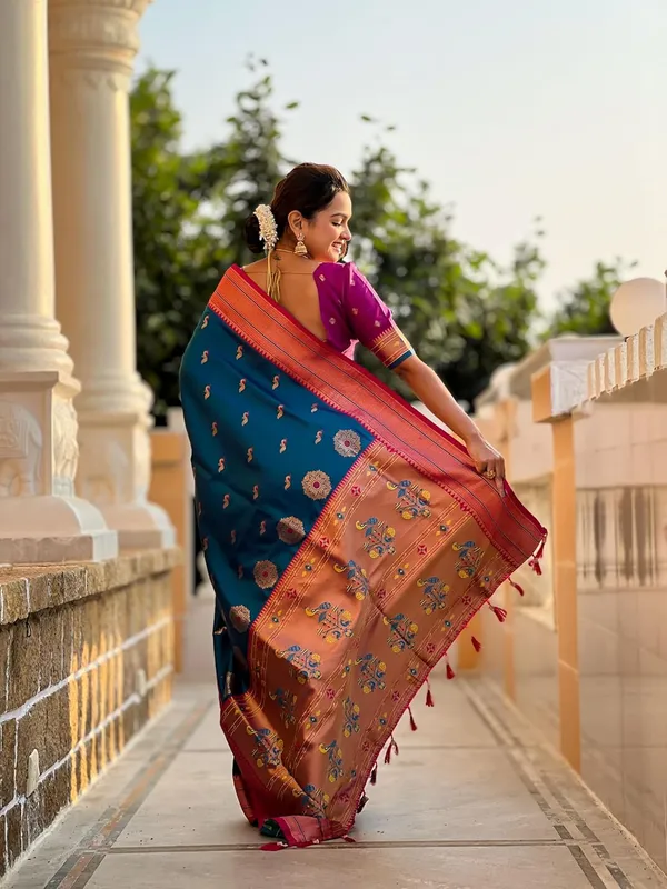 Women_Lichi_Silk_Kanjivaram_Saree_With_Blouse_Piece