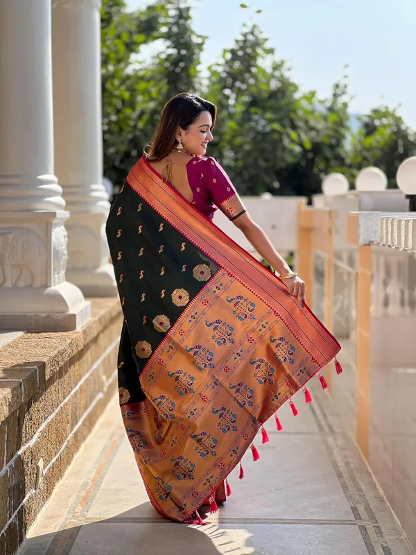 Women_Lichi_Silk_Kanjivaram_Saree_With_Unstitched_Blouse_Piece