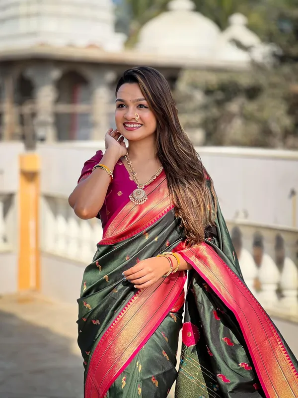 Women_Lichi_Silk_Kanjivaram_Saree_With_Unstitched_Blouse_Piece